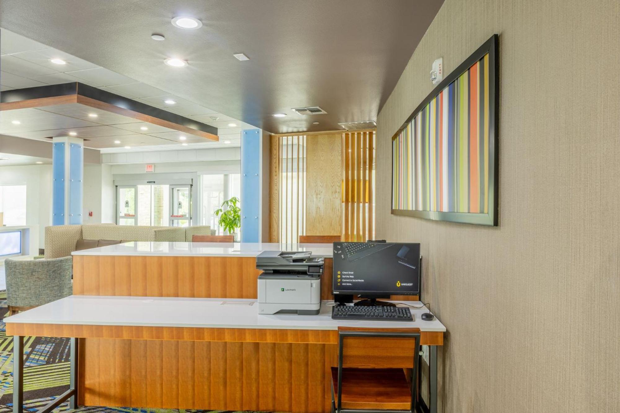 Holiday Inn Express & Suites - Lindale By Ihg Exterior foto